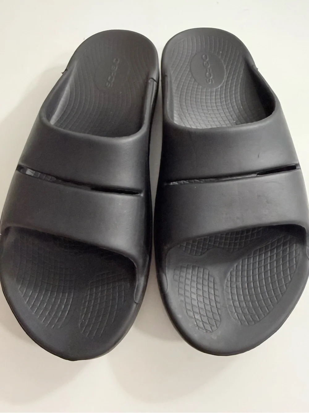 OOFOS Sandals Men size 7 Black Slide Sandals Recovery Footbed